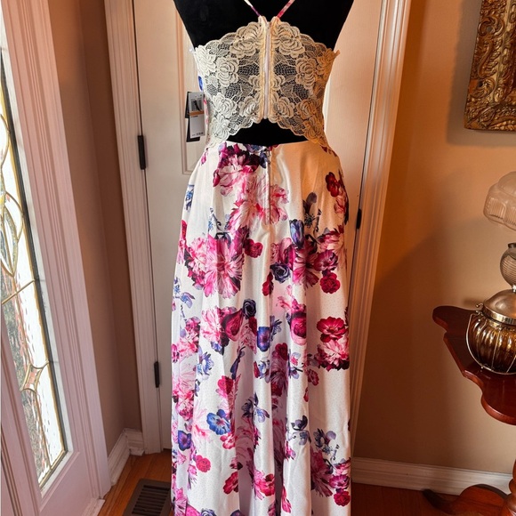 Stunning City Studio Multicolor Floral Gown size 7 P Femme NWT - Picture 4 of 15